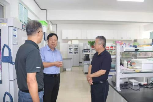 副校长孙庆杰检查海洋学院实验室安全工作